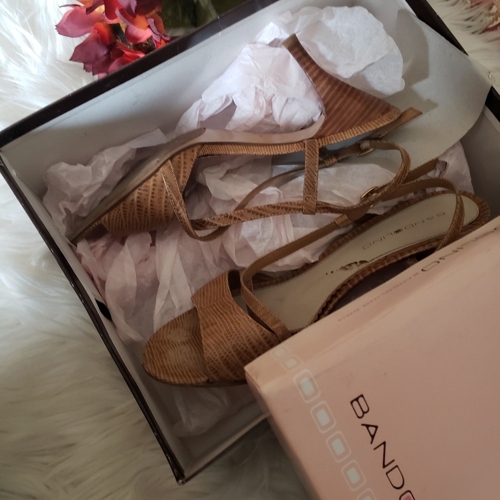 Tan Heels - Picture 4 of 5